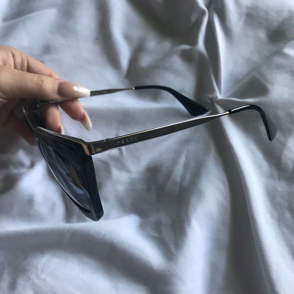 black/silver prada sunglasses - Picture 3 of 7